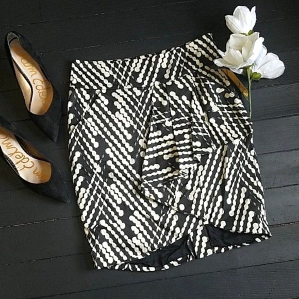 The limited pencil skirt